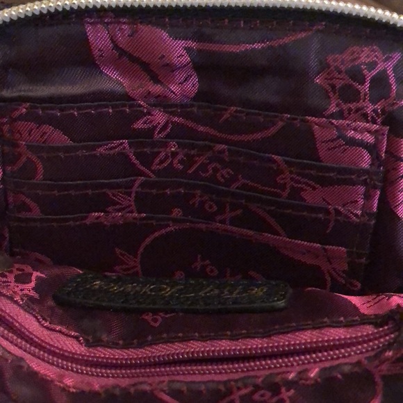 Betsy Johnson hand bag 🖤 - Picture 6 of 6